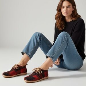 TOM’S - SIZE 6.5 - RED BLACK BOTA CHUKKABOOT - BUFFALO PLAID - GOOD CONDITION S7